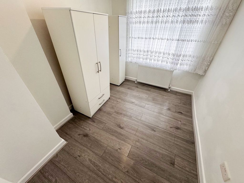 Property photo 3 of 6 Photo 1