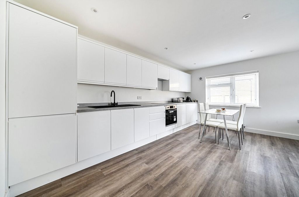 Property photo 3 of 23 1484431-12-6A4238...