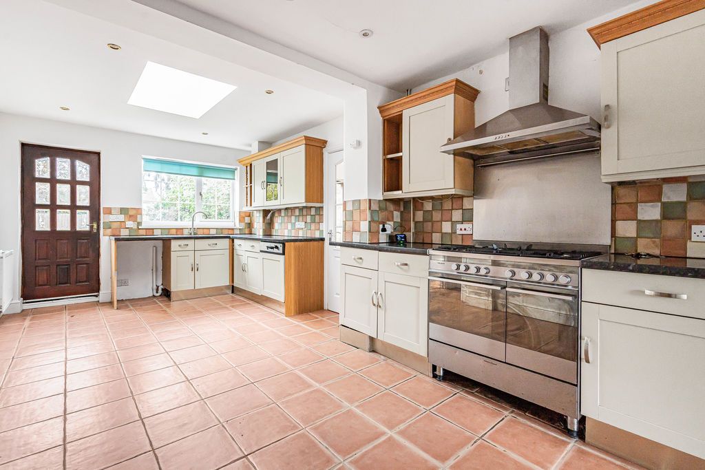 Property photo 3 of 29 Kitchen/Breakfast Room