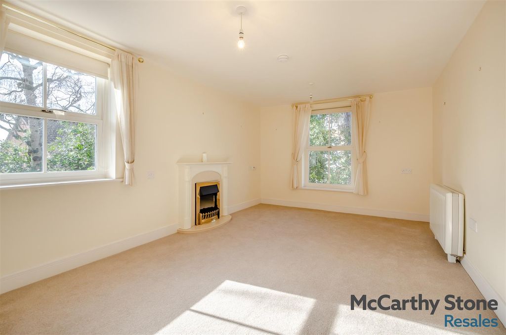 Property photo 2 of 29 8683082-Interior03.Jpg