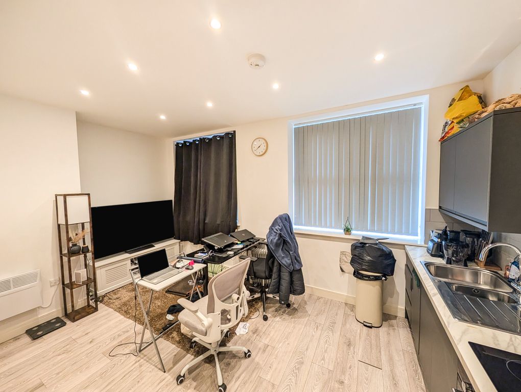 Property photo 3 of 6