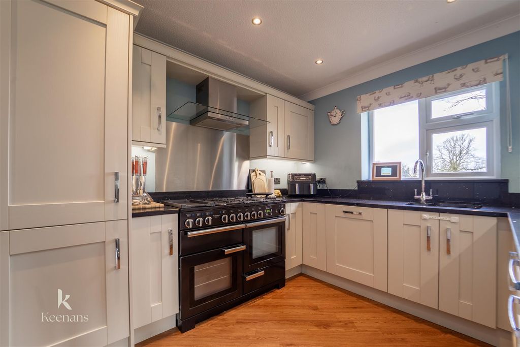 Property photo 3 of 31 Dsc09489-Hdr.Jpg