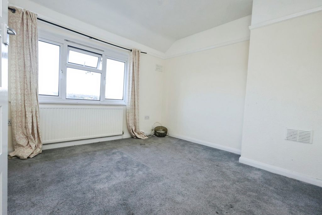Property photo 3 of 17 Pbox-Img.Jpg