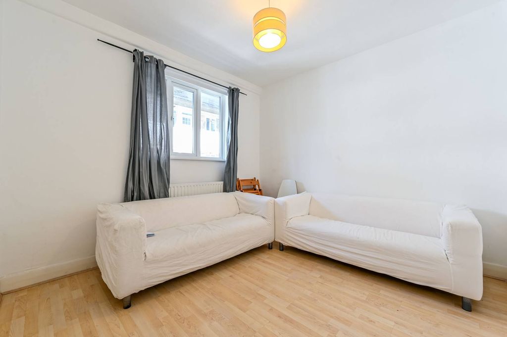 Property photo 2 of 8
