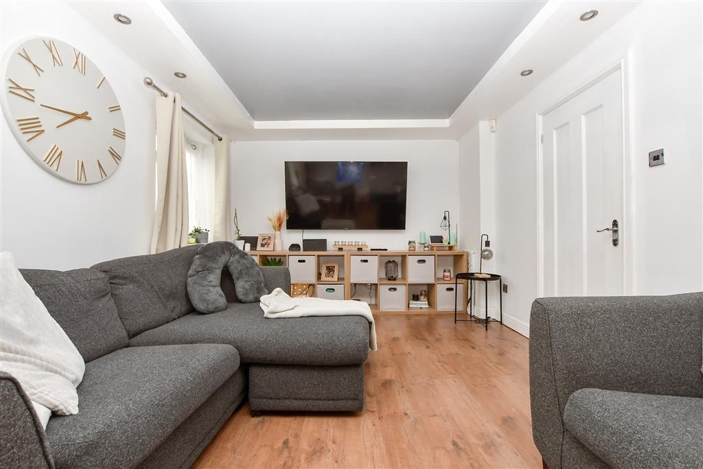 Property photo 1 of 14 Lounge