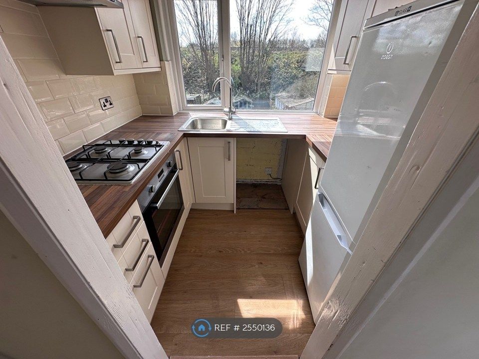 Property photo 2 of 7 Kitchen