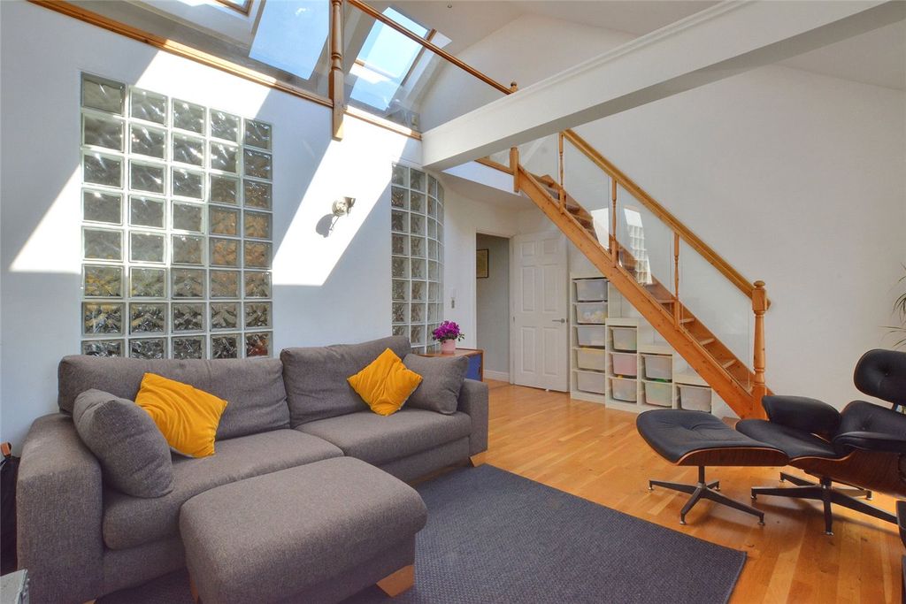 Property photo 2 of 15 Picture No. 10