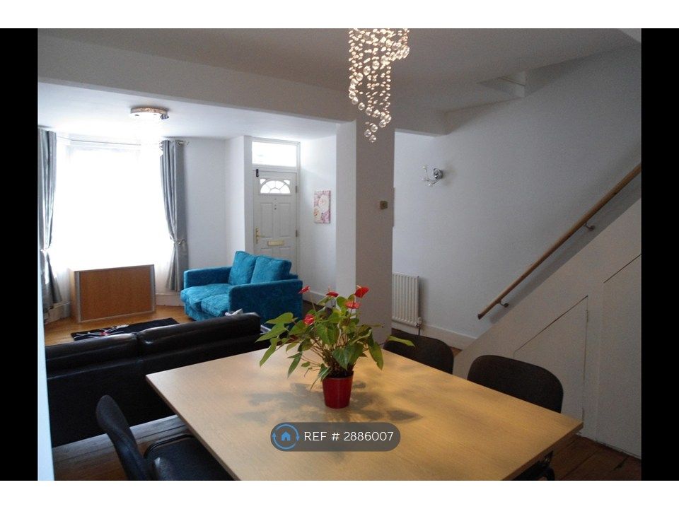 Property photo 1 of 16 Living Room
