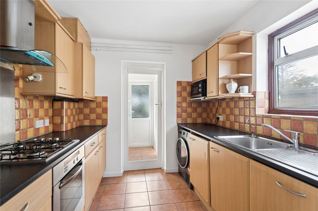 Property photo 3 of 12 Kitchen