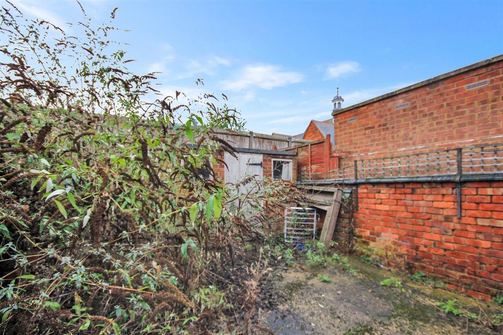 Property photo 2 of 11 Garden 1.Jpg