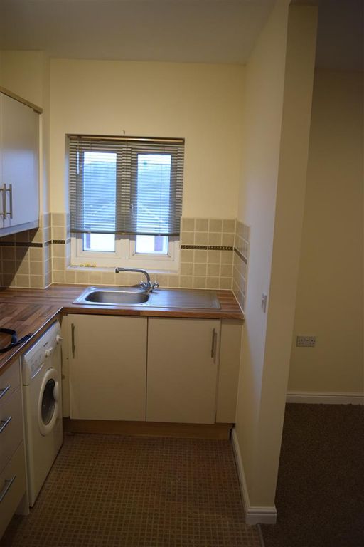 Property photo 3 of 8 Kitchen