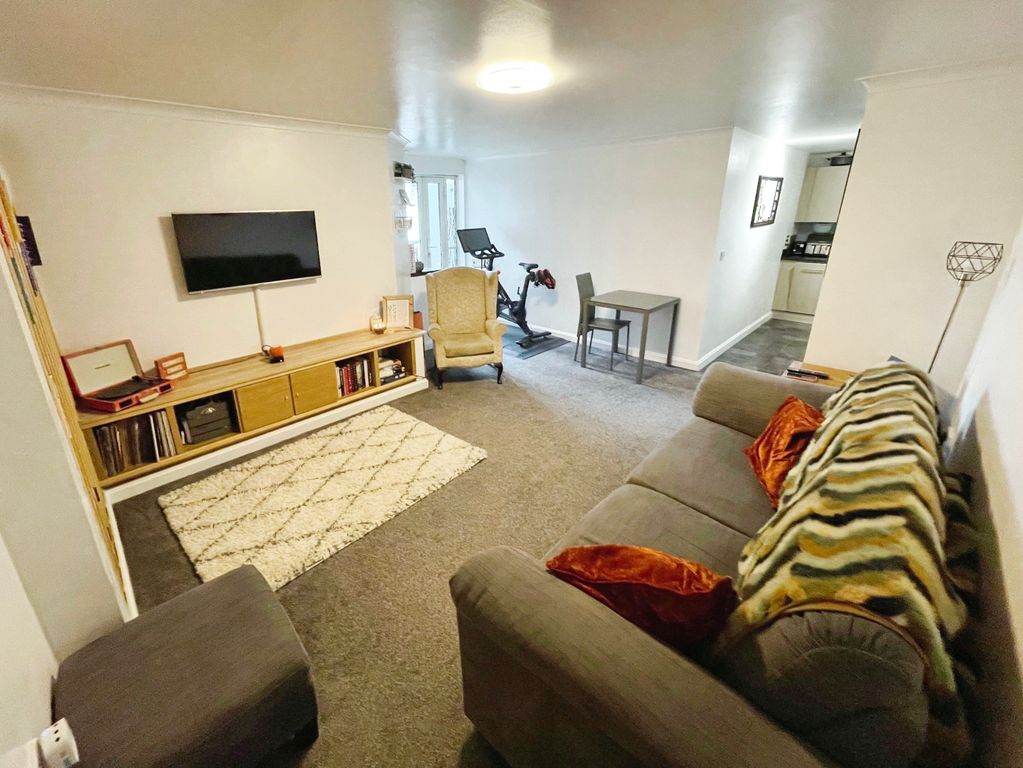 Property photo 2 of 11 Image