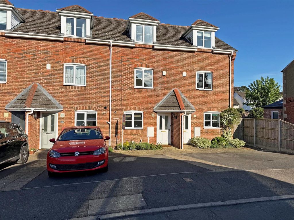 Property photo 1 of 10 The Courtyard, Stamford
