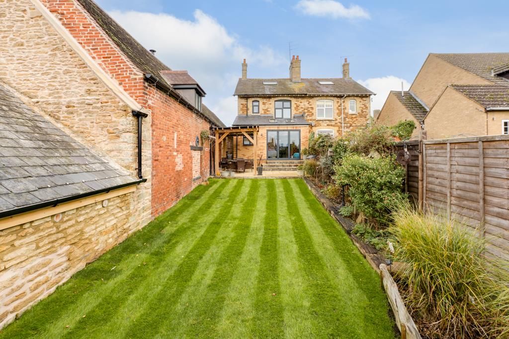 Property photo 2 of 34 25 Queen Eleanor Road, Geddington-6.Jpg