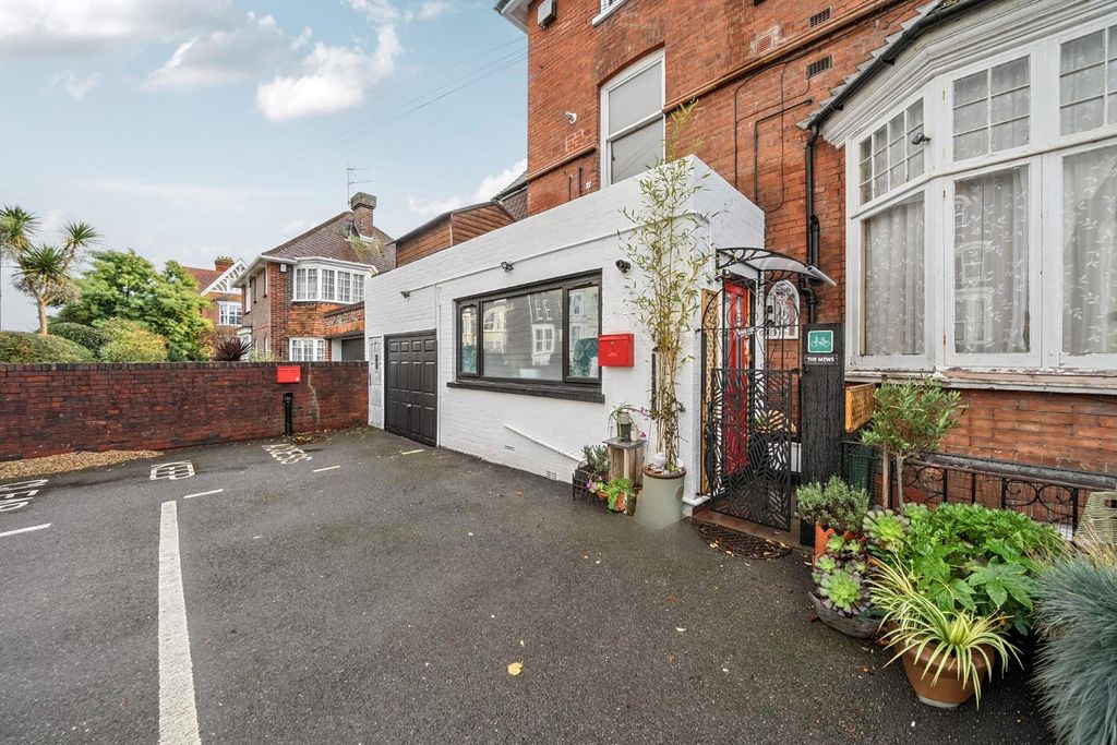 Property photo 2 of 15 1380466-17-6911Fa9d276Ae.Jpg