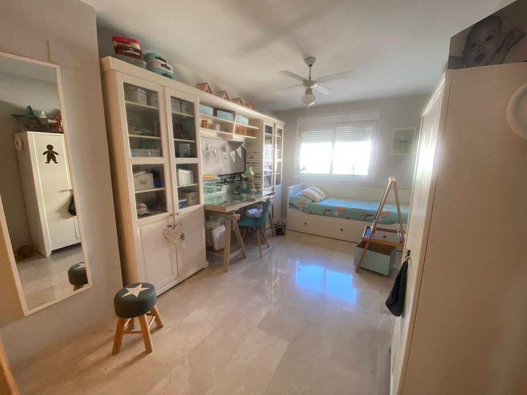 Property photo 2 of 31