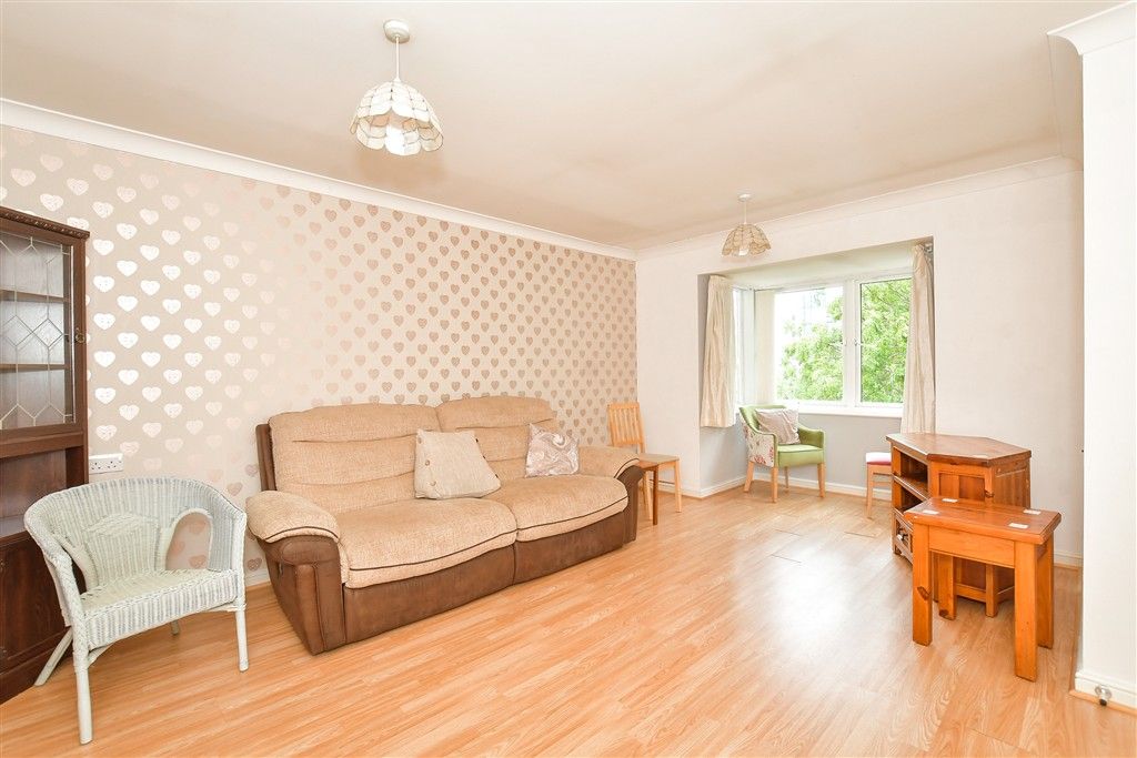 Property photo 1 of 9 Lounge