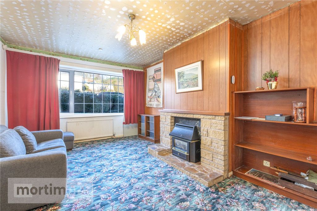 Property photo 3 of 15 Living Room