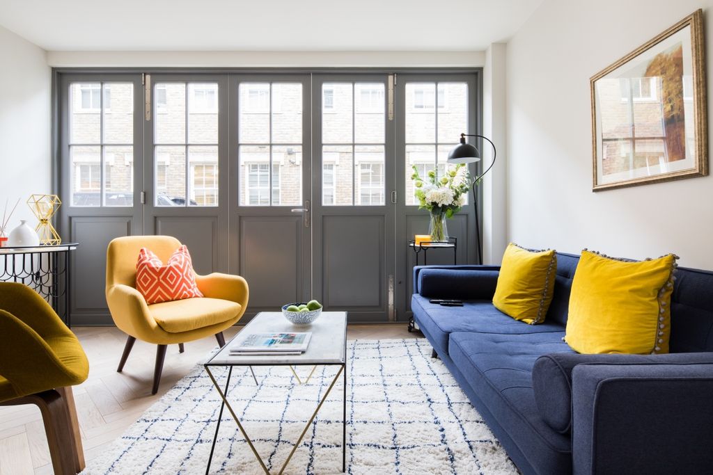 Property photo 1 of 8 Living Room