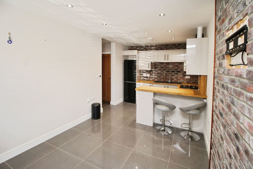 Property photo 3 of 11 Lounge/Kitchen