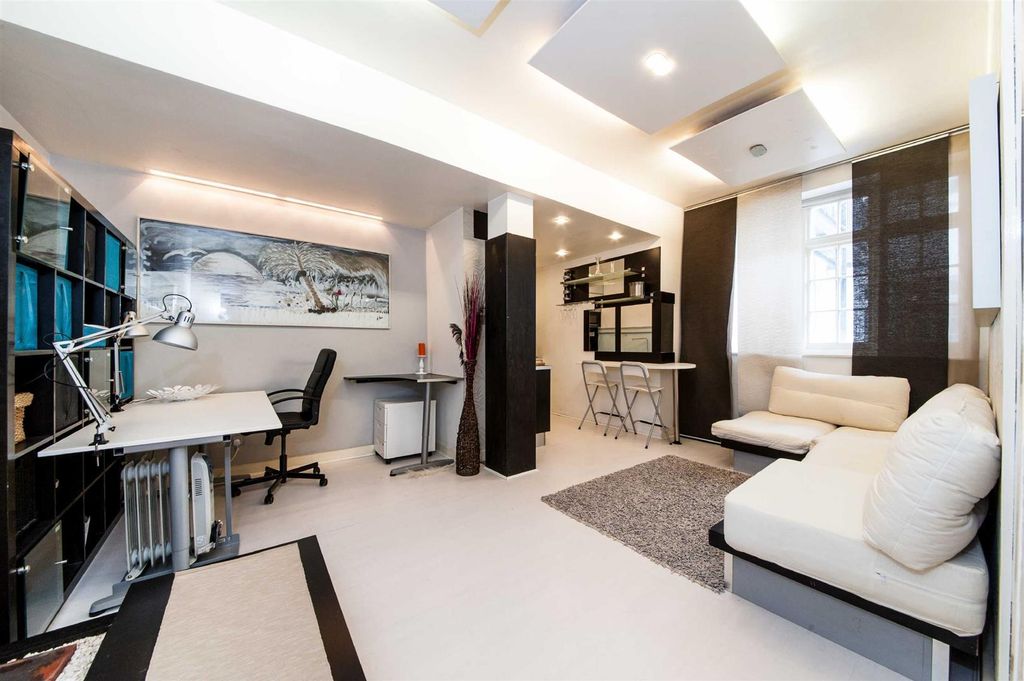 Property photo 2 of 8