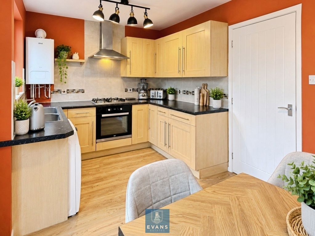 Property photo 3 of 12 Kitchen Diner
