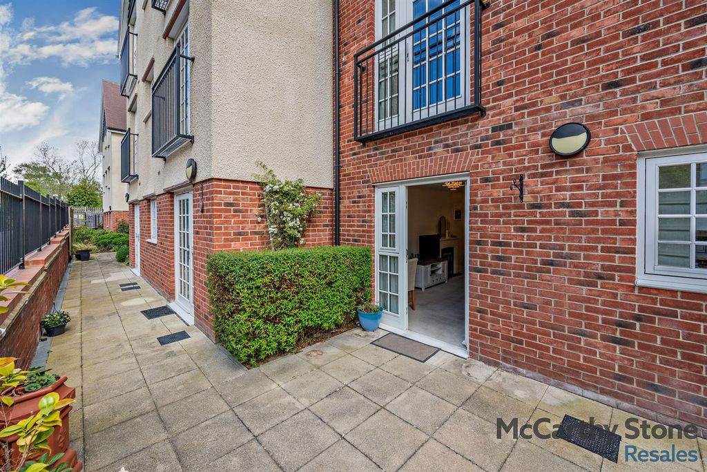 Property photo 1 of 21 8688662-Exterior02-800.Jpg