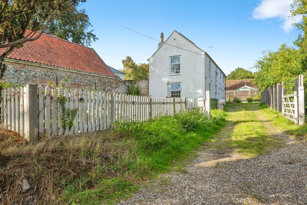 Property photo 3 of 17