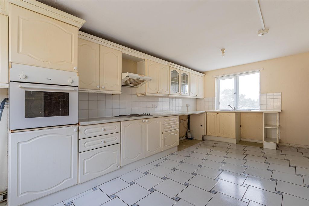 Property photo 2 of 13 Chapel Wood 175-4.Jpg