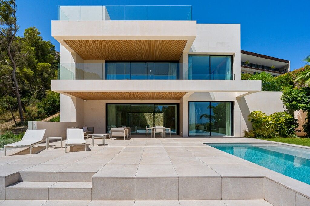 Property photo 1 of 20 Pool And Exterior (2).Jpg