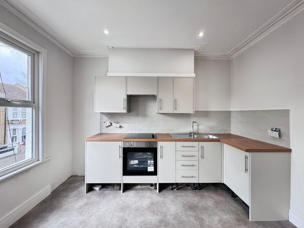 Property photo 2 of 9 Kitchen