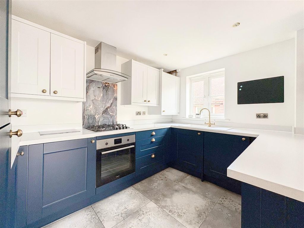 Property photo 2 of 19 Kitchen