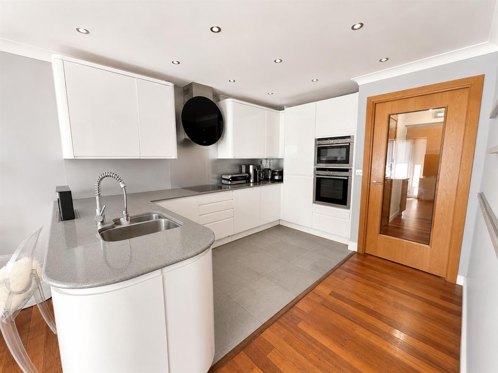 Property photo 3 of 16 33E5508d-17d9-4257-96Bc-388Af04856E3.Png