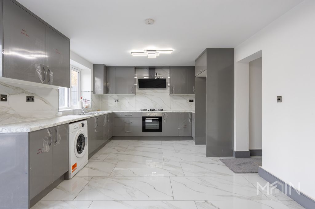 Additional image 6 of 6 bed semi-detached house for saleLeicester Road, Wigston LE18