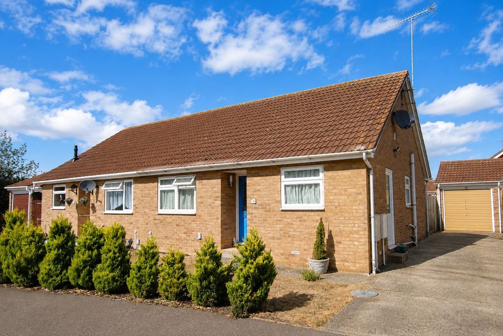 Property photo 1 of 11 Ferndale Close, Clacton On Sea