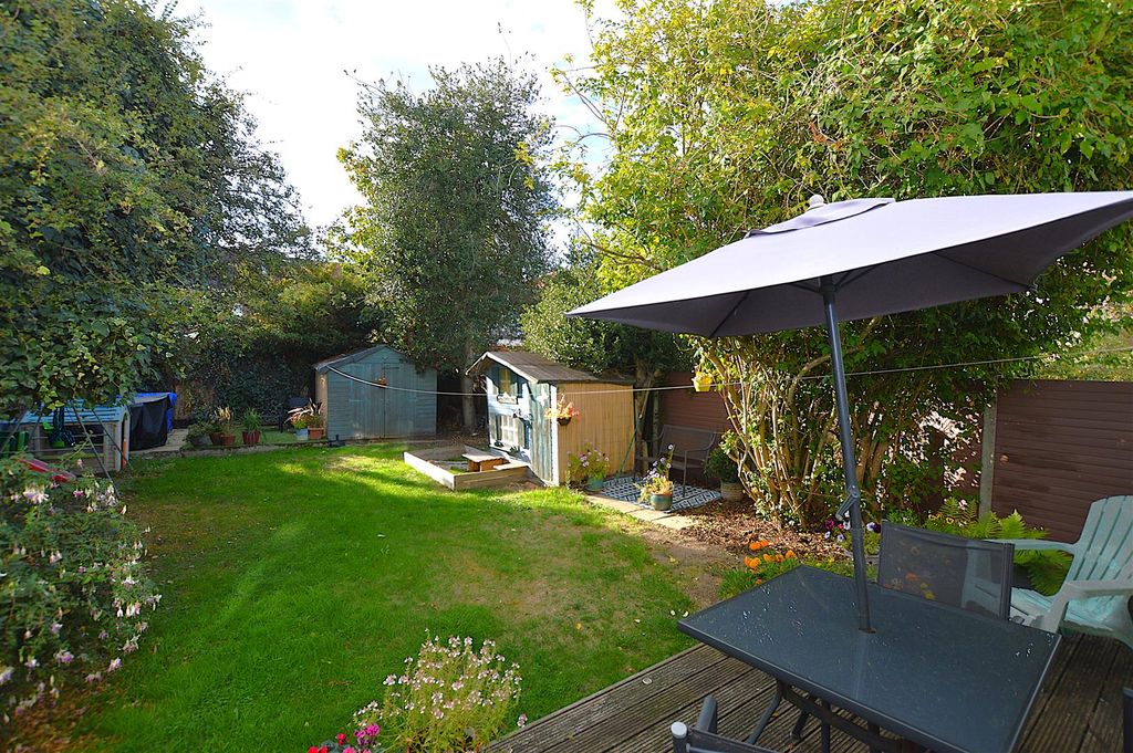 Property photo 3 of 13 51 Cypress Avenue Garden.Jpg