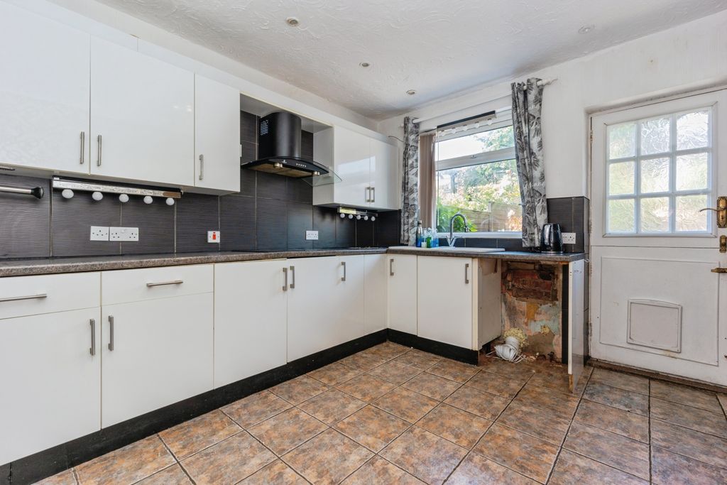 Property photo 2 of 35