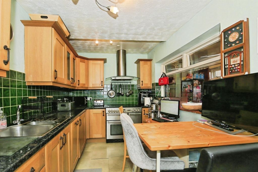 Property photo 3 of 21