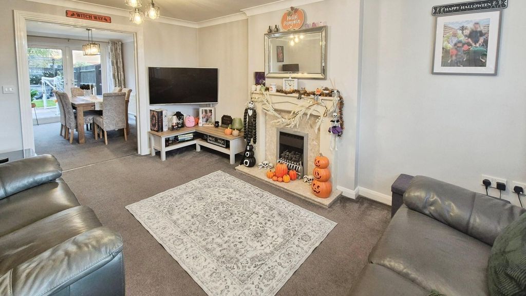 Property photo 2 of 27 Lounge