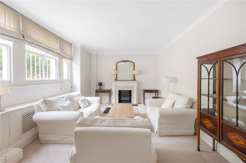 Property photo 2 of 10 Sitting Room