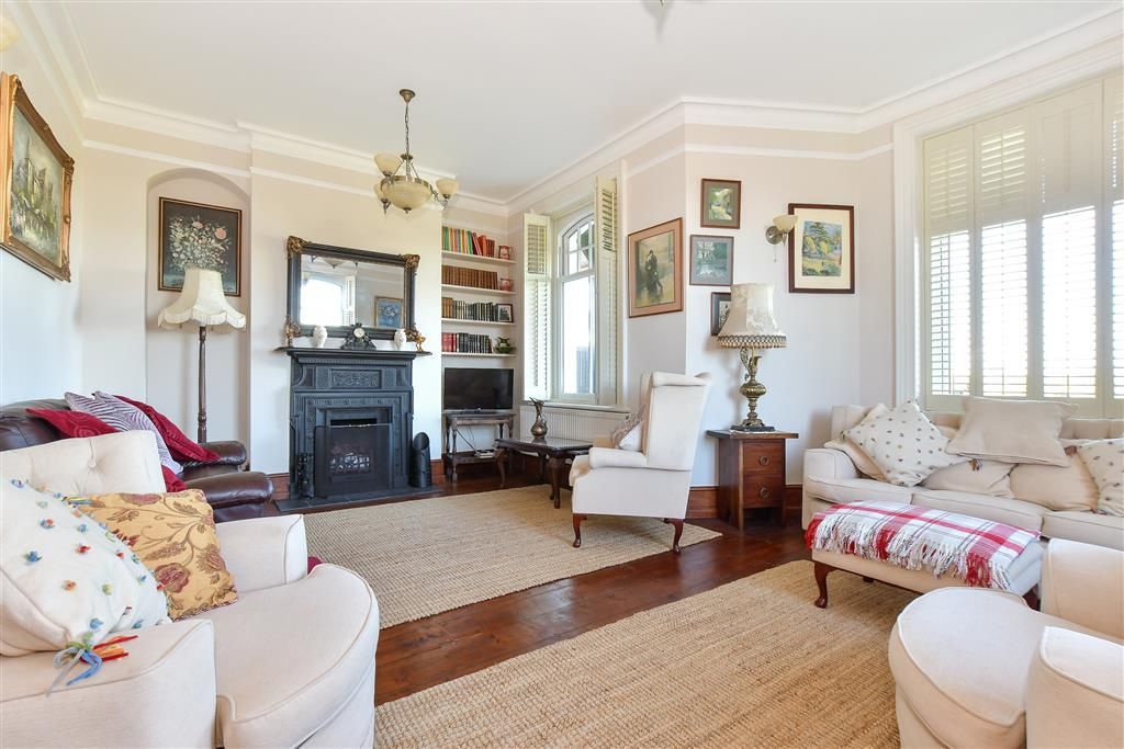 Property photo 3 of 16 Sitting Room