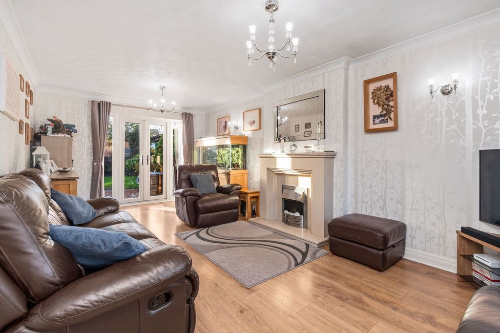 Property photo 2 of 27