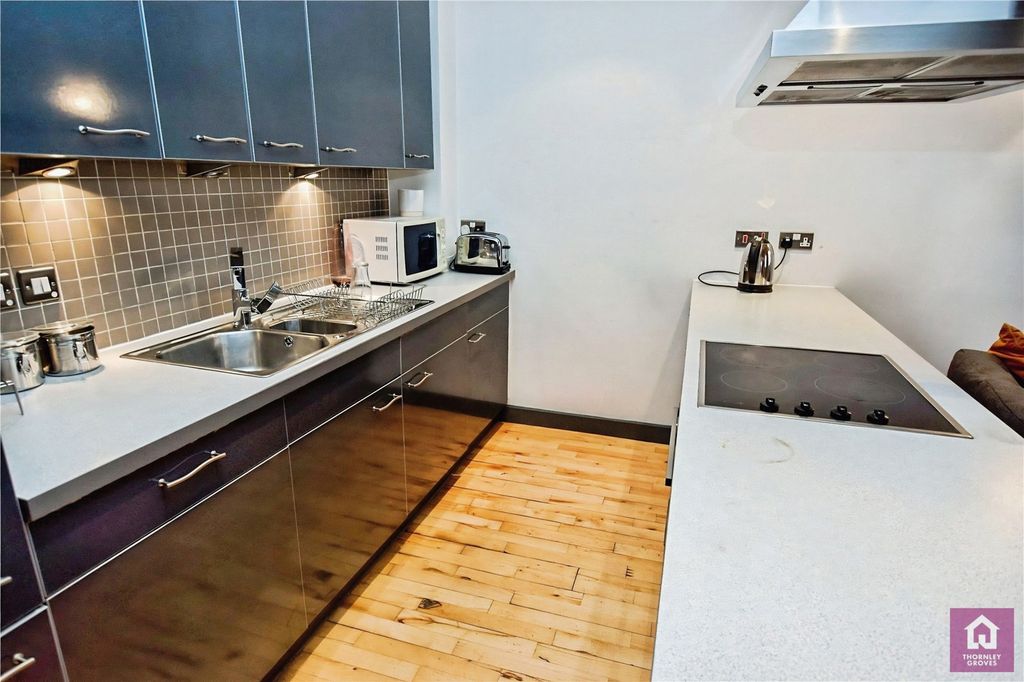 Property photo 3 of 11 Pbox-Img.Jpg