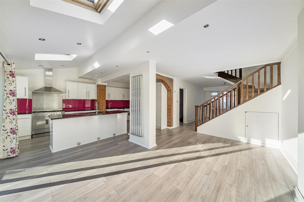 Property photo 3 of 19