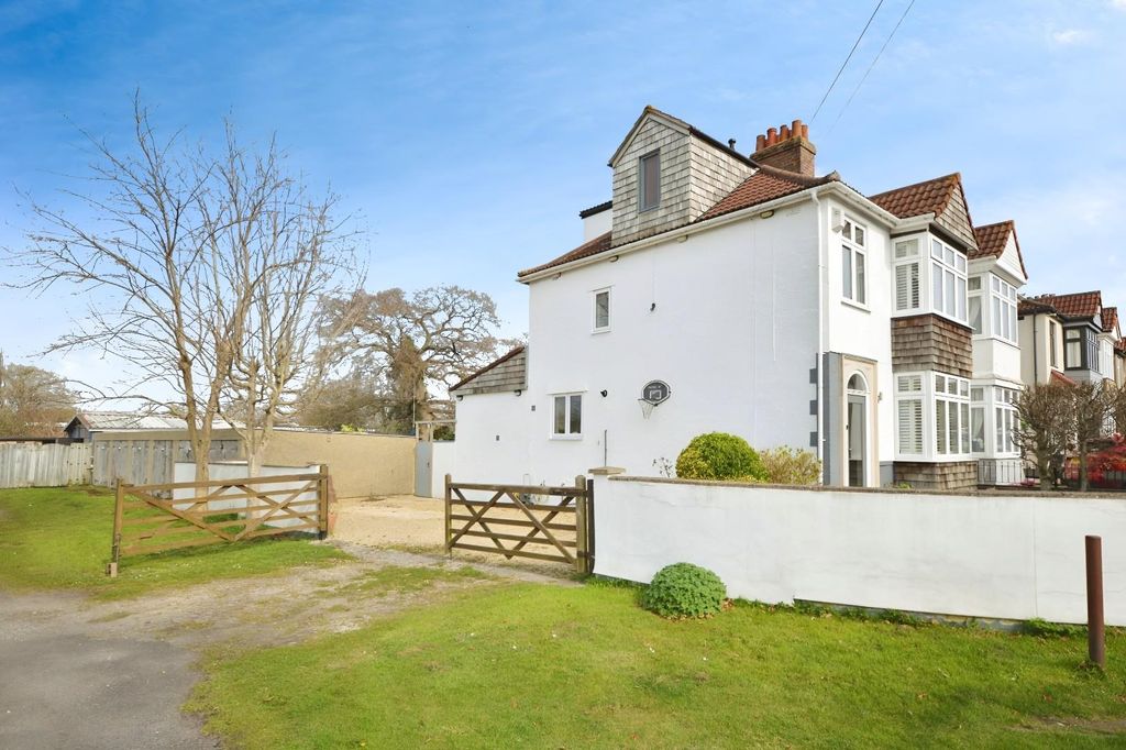 Property photo 2 of 34