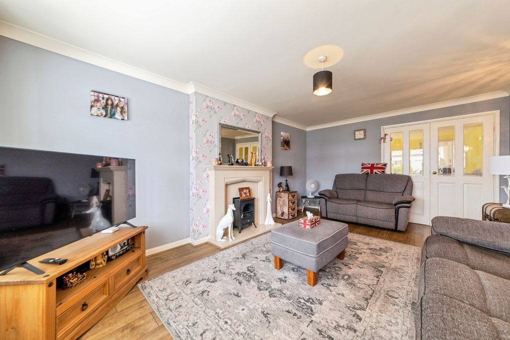 Property photo 3 of 17 15_Peascliffe_Drive-27