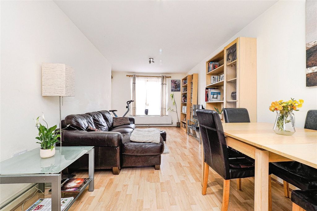 Property photo 3 of 17 Picture No. 06