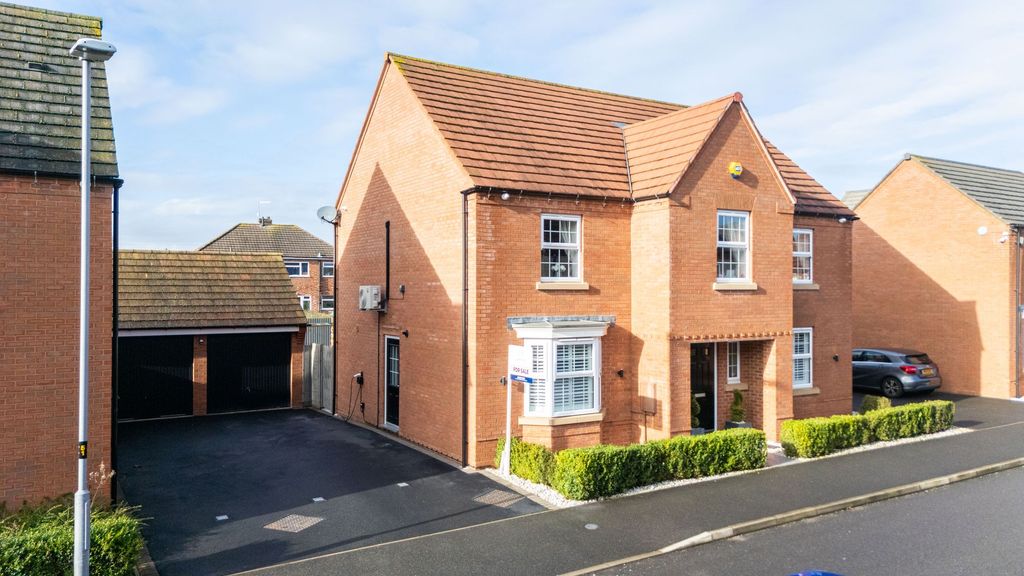 Property photo 1 of 31