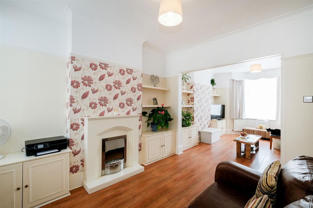 Property photo 2 of 22