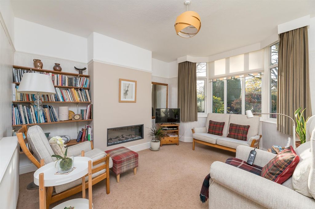 Property photo 3 of 28 Sitting Room